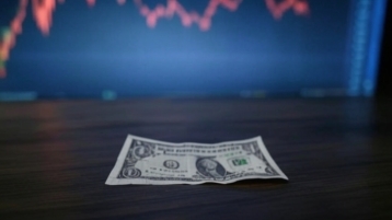 Dollar de-industrialiseert VS en is aanjager van westerse institutionele corruptie