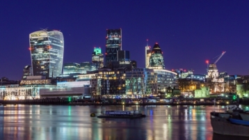 Theresa May overweegt economische sancties tegen Rusland