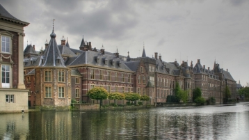 Politici, overheden en media hebben zich vervreemd: democratie in crisis