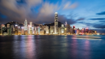 Hong Kong en Singapore bestrijden coronavirus met helikoptergeld