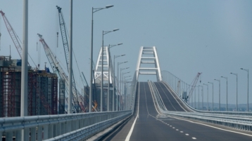 EU en NAVO veroordelen brug naar de Krim