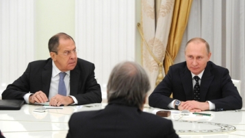 Lavrov: "Rusland en China moeten minder afhankelijk worden van de dollar"