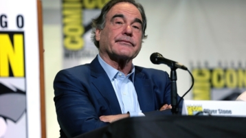 Oliver Stone: "Er is een media-oorlog gaande"