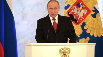 Poetin: "De hele wereld ziet dat monopolie van de dollar onbetrouwbaar is"