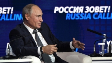 Poetin: "Wij laten de dollar niet vallen, de dollar laat ons vallen"