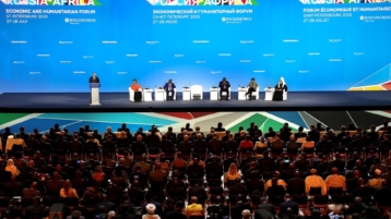 Poetin voert charmeoffensief in bijeenkomst met Afrikaanse landen