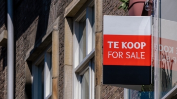 Historische daling huizenprijzen: prijzen duiken in recordtempo omlaag