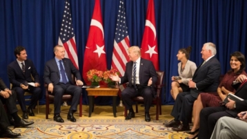 Trump waarschuwt Erdogan voor escalatie in Syrië
